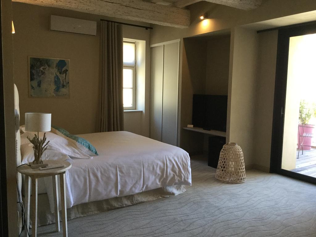 Boutique Hotel La Villa Montesquieu Laudun Exterior photo