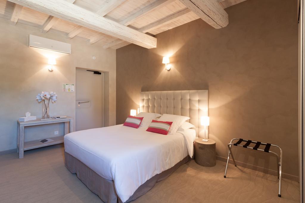 Boutique Hotel La Villa Montesquieu Laudun Exterior photo